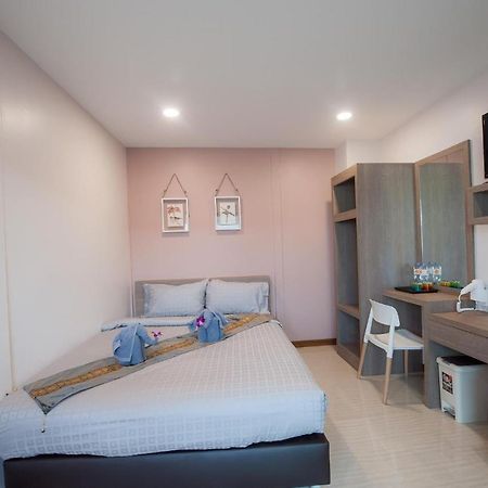 The Moon Night Hotel Bangkok Extérieur photo
