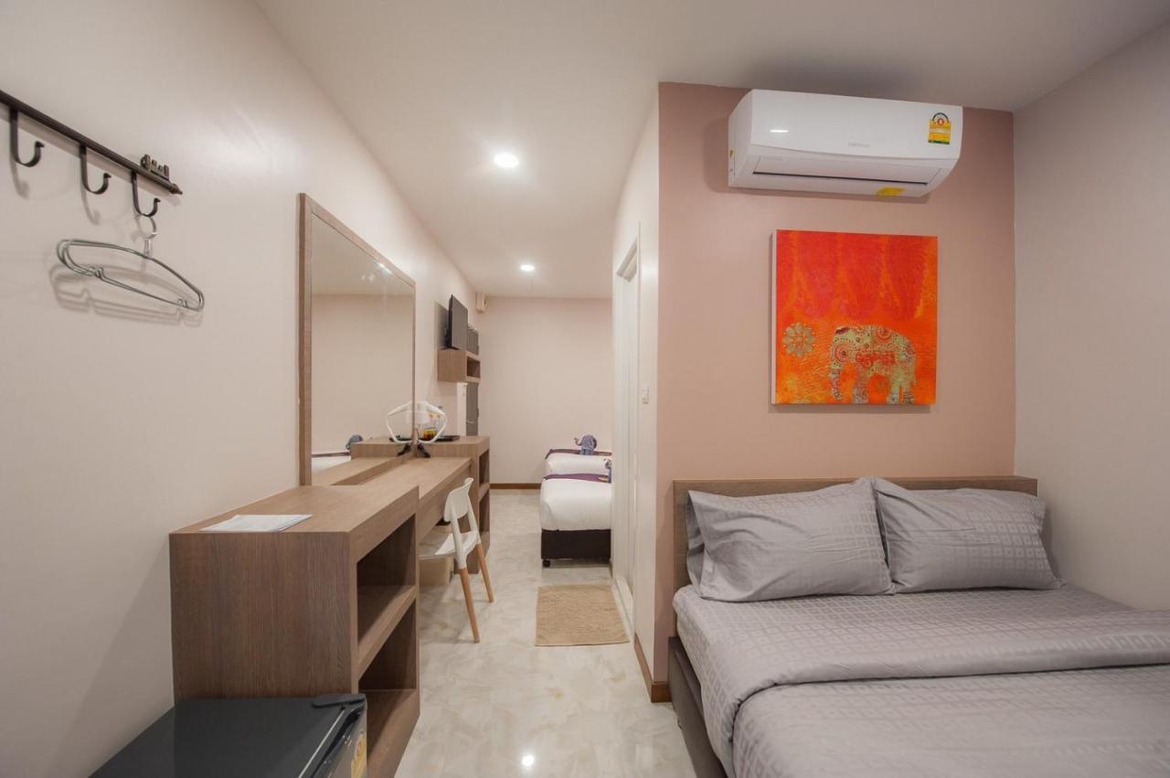 The Moon Night Hotel Bangkok Extérieur photo