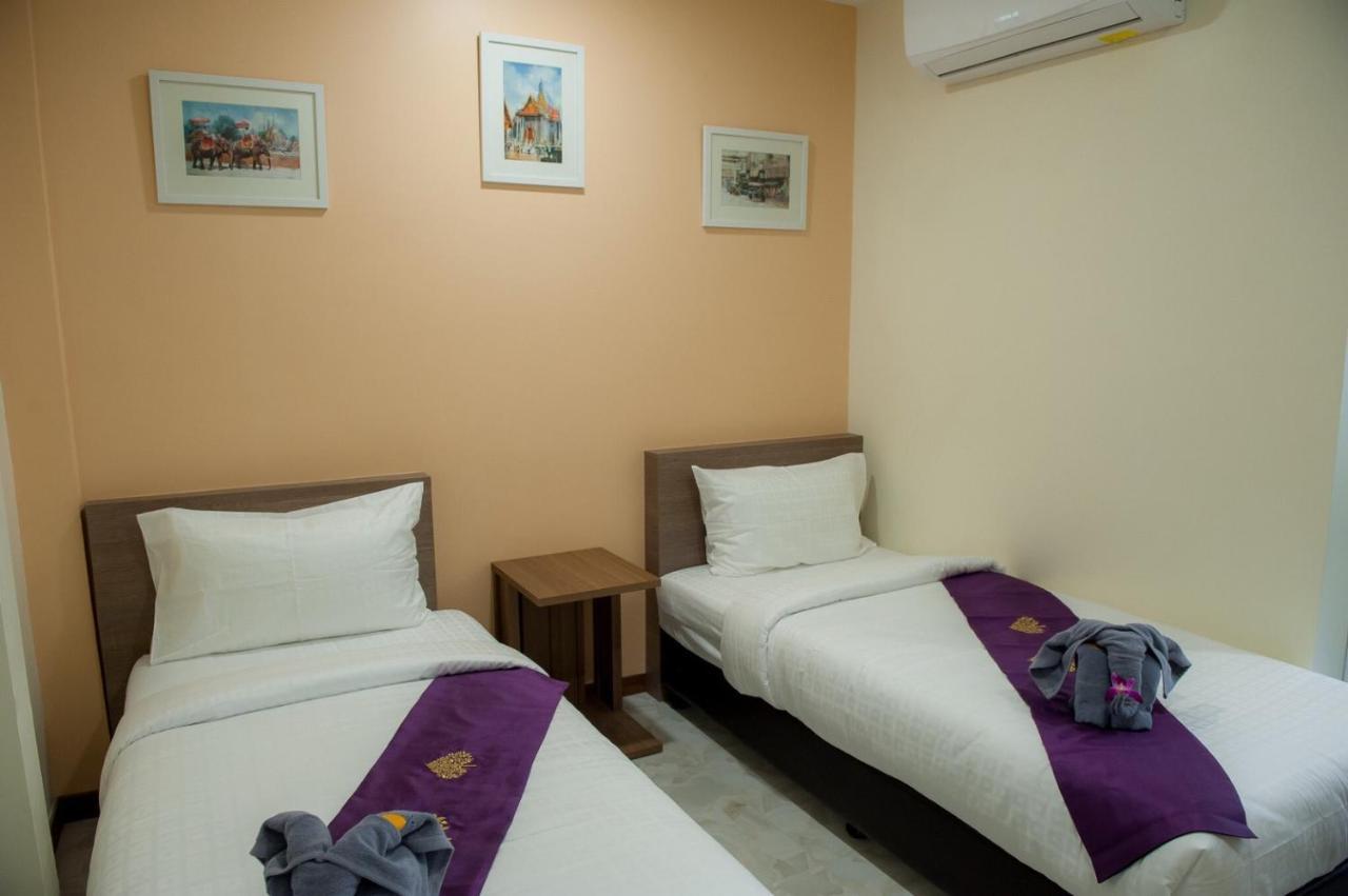 The Moon Night Hotel Bangkok Extérieur photo