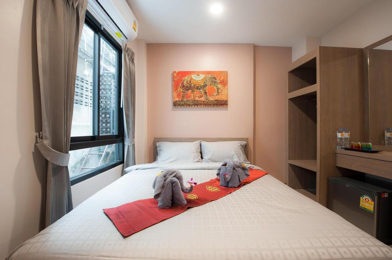 The Moon Night Hotel Bangkok Extérieur photo
