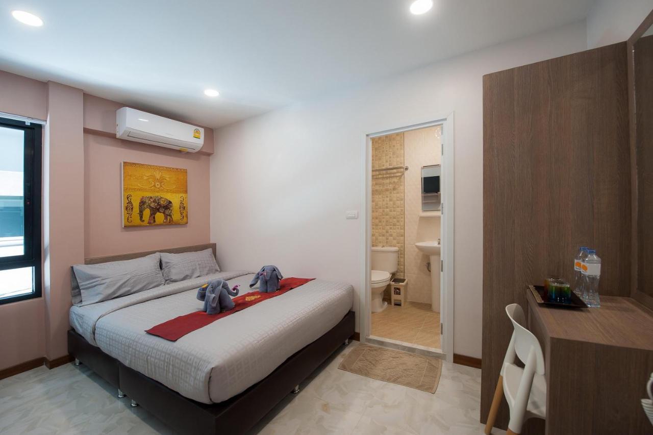The Moon Night Hotel Bangkok Extérieur photo