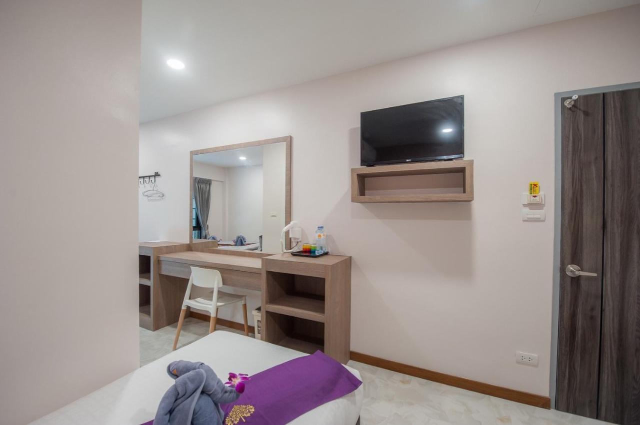 The Moon Night Hotel Bangkok Extérieur photo