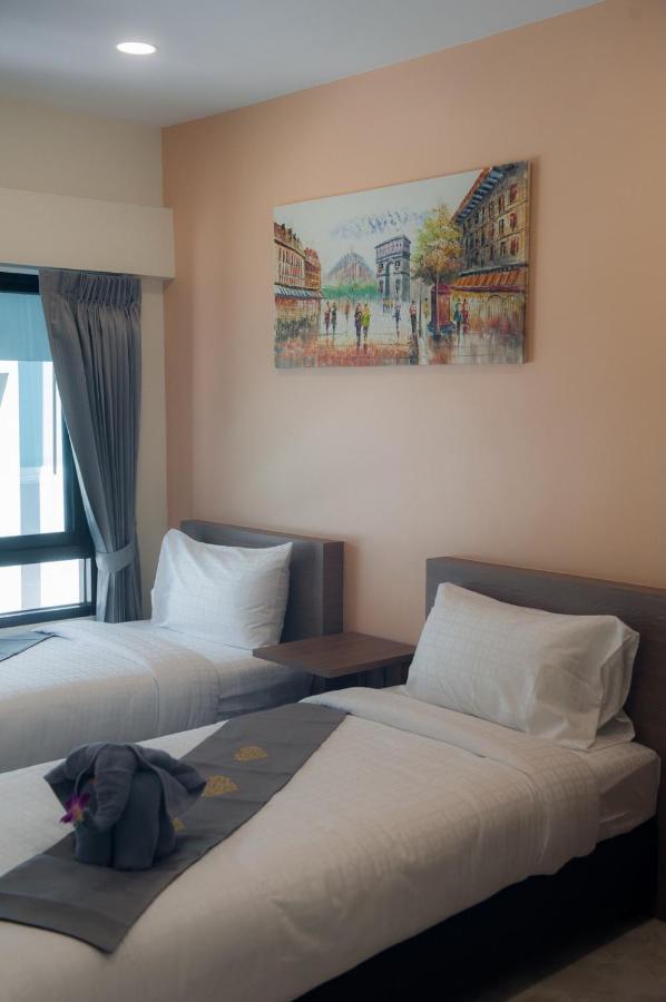 The Moon Night Hotel Bangkok Extérieur photo
