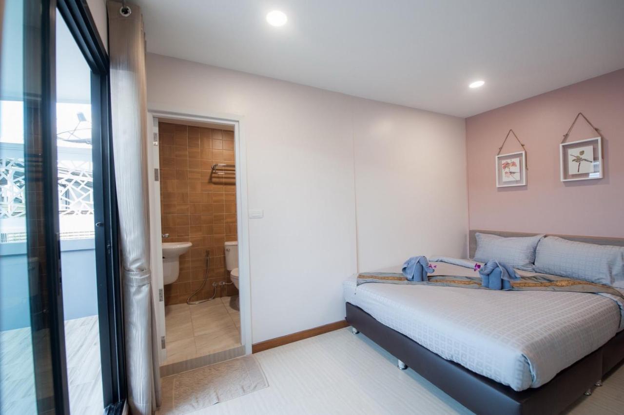 The Moon Night Hotel Bangkok Extérieur photo