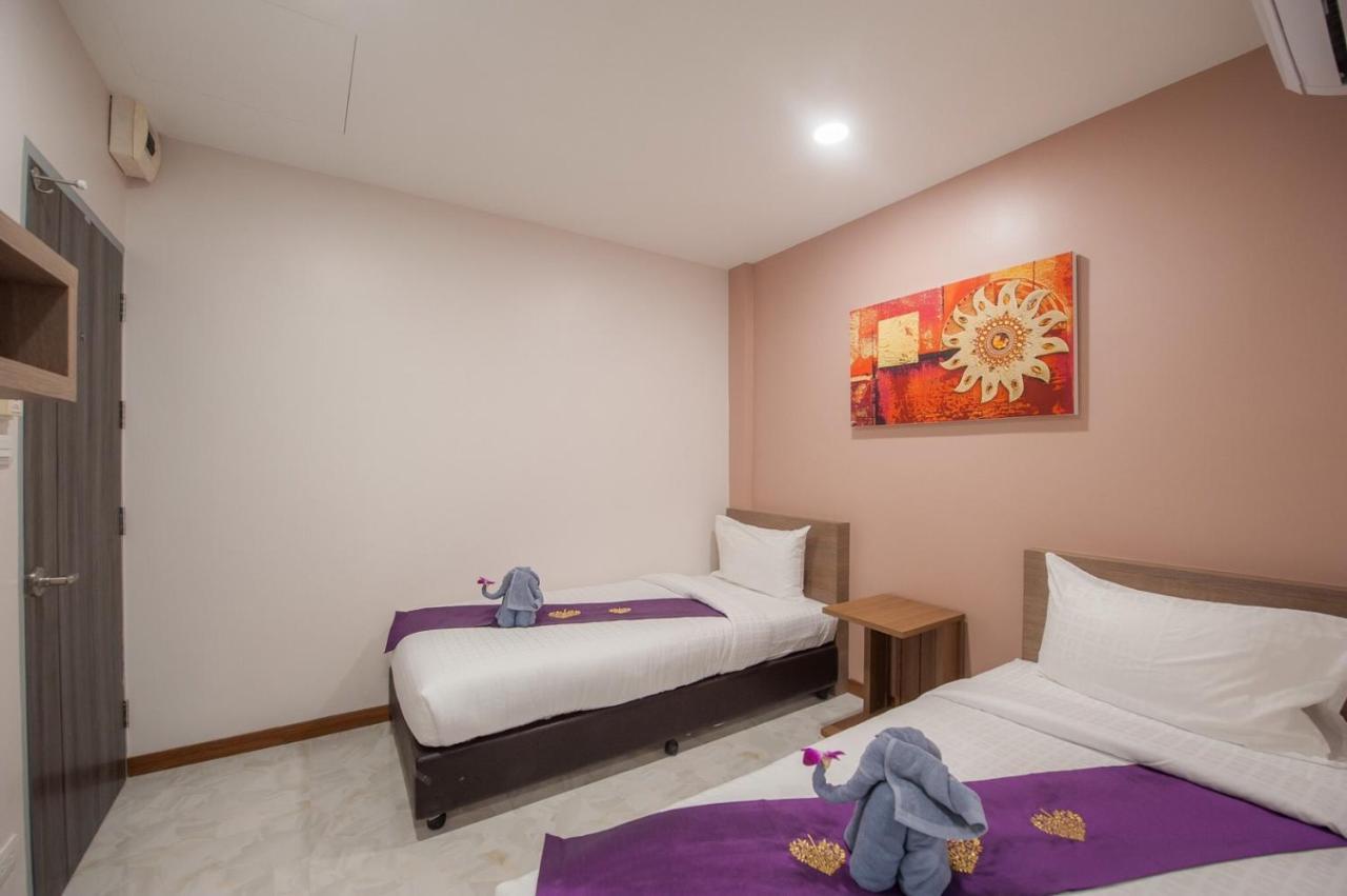 The Moon Night Hotel Bangkok Extérieur photo