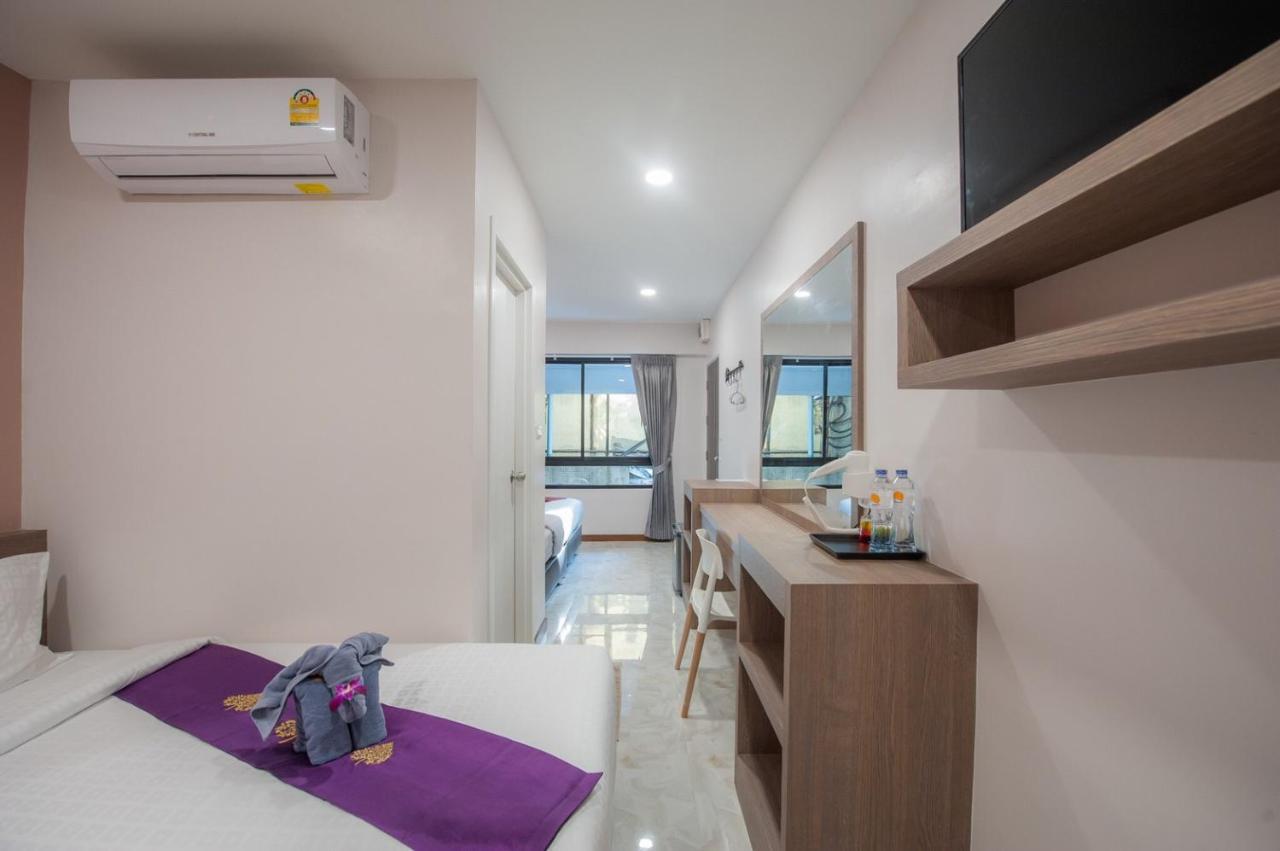 The Moon Night Hotel Bangkok Extérieur photo