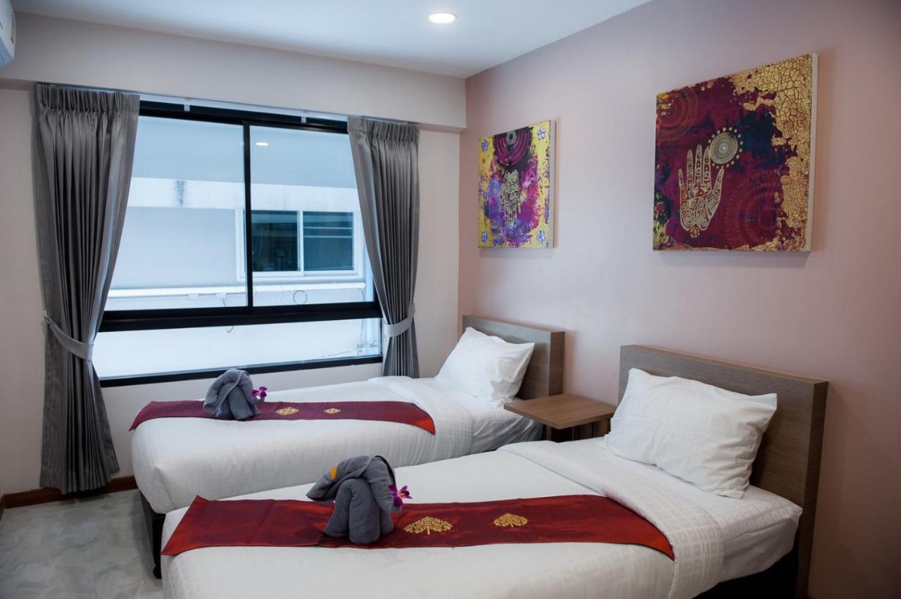 The Moon Night Hotel Bangkok Extérieur photo