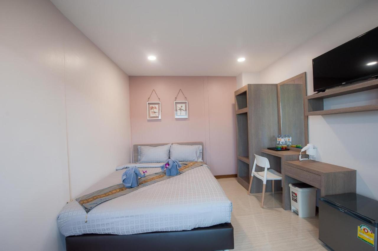 The Moon Night Hotel Bangkok Extérieur photo