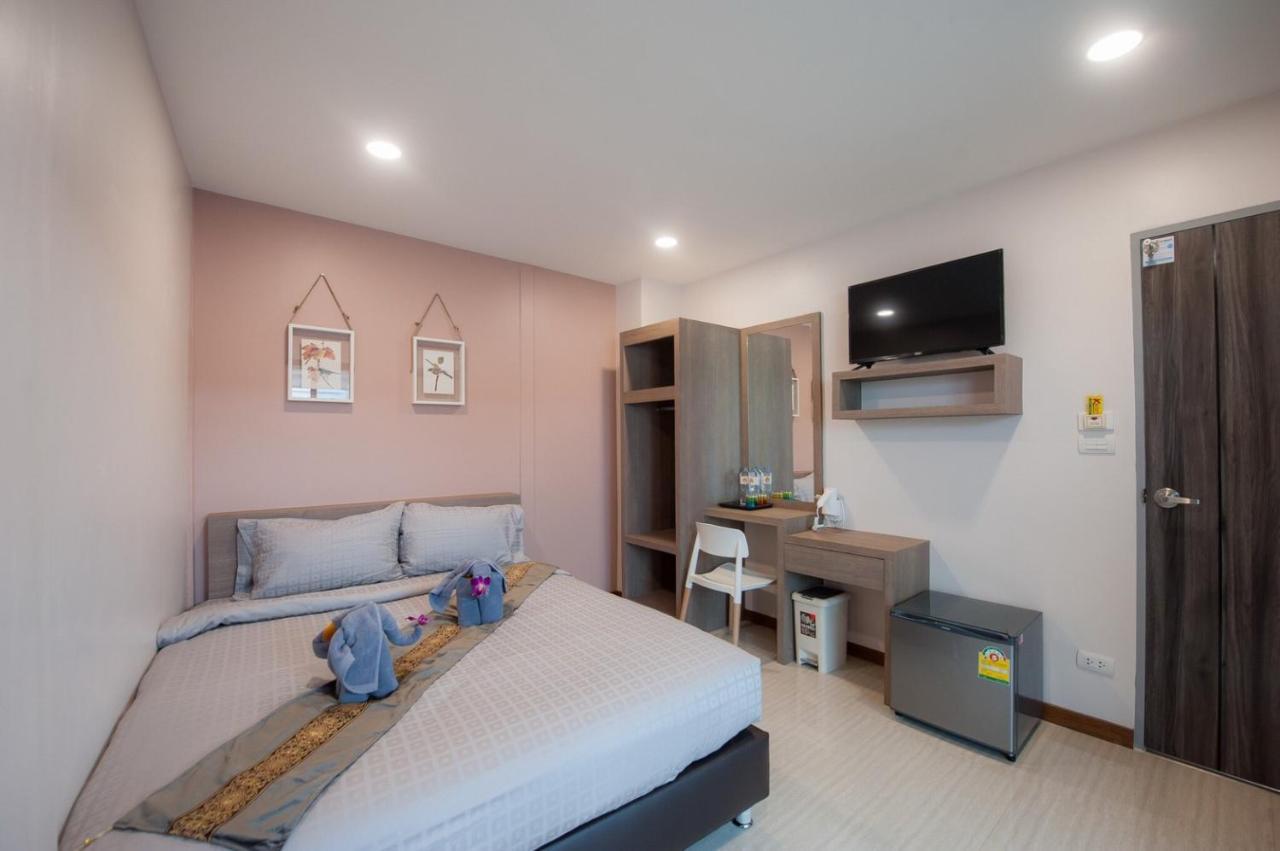 The Moon Night Hotel Bangkok Extérieur photo