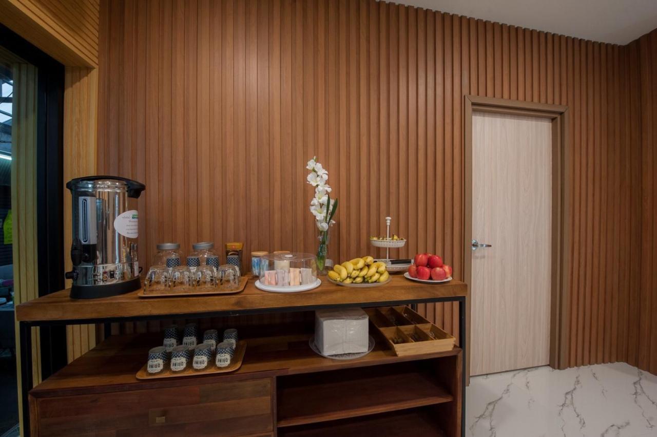 The Moon Night Hotel Bangkok Extérieur photo