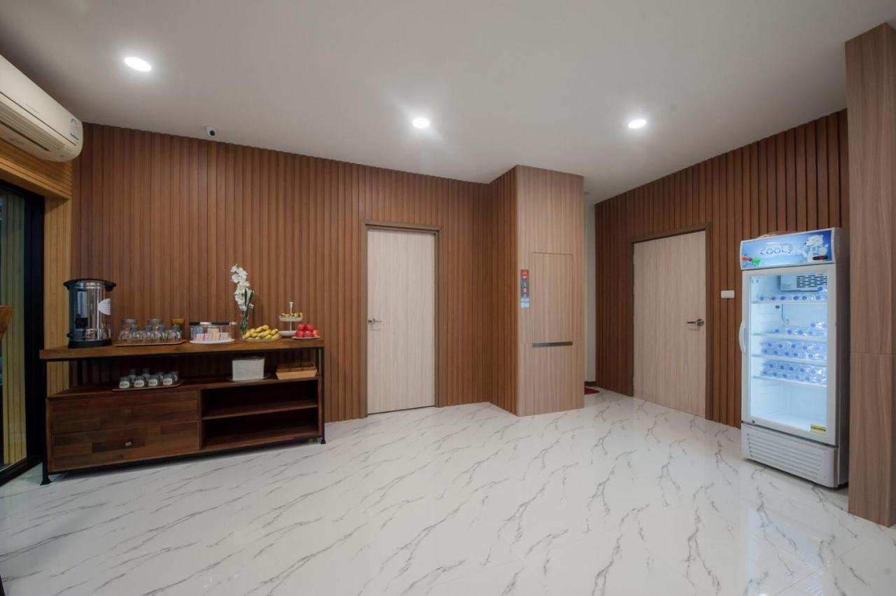 The Moon Night Hotel Bangkok Extérieur photo